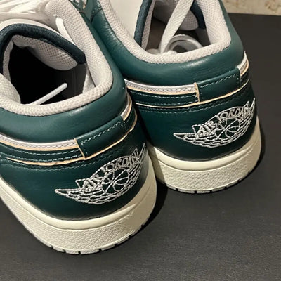 NIKE AIR JORDAN 1