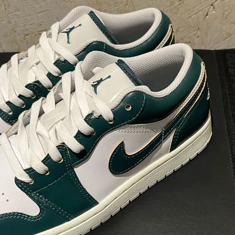 NIKE AIR JORDAN 1