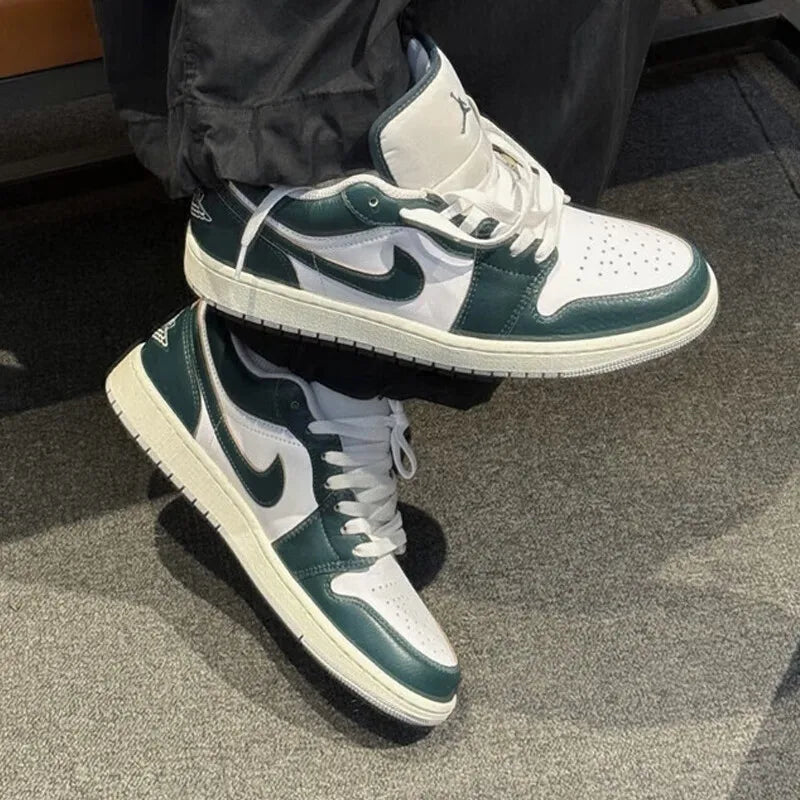 NIKE AIR JORDAN 1