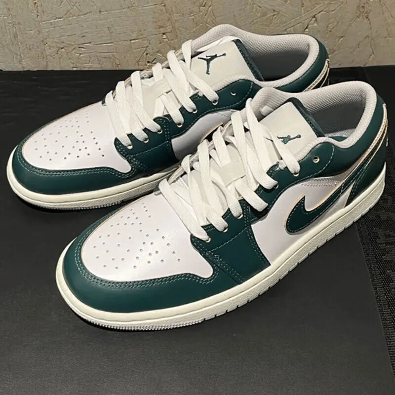 NIKE AIR JORDAN 1